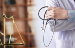 جریمه ۲ میلیارد تومانی یک پزشک که دستش در جیب بیماران بود