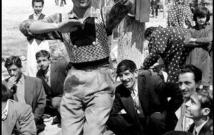 خانواده‌ای در حال گذران روز سیزده به در ، سال ۱۳۳۵+عکس