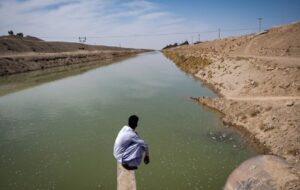 امارت در سیلاب هم آب را روی سیستان بست؟ /حداقل آب شرب این استان را تصفیه کنید