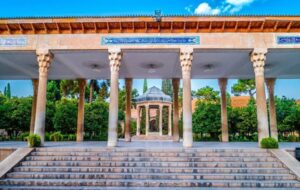 فال حافظ امروز ۲۷ فروردین / رفیق عشق چه غم دارد از نشیب و فراز