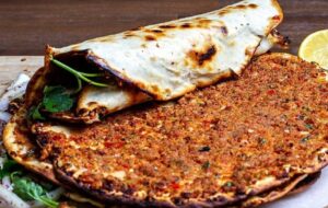 طرز تهیه لاهماجون خوشمزه ترین کباب‌ ترکی که در منزل درست کنید