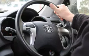 ۶ عامل سفت شدن فرمان هیدرولیک خودرو و راهکارهای نرم کردن فرمان