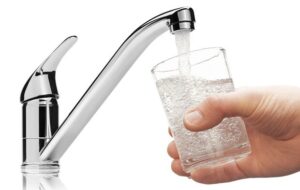 مدیر عامل آبفا فارس : مصرف روزانه آب هر شهروند استان فارس ۲۹۰ لیتر است /نرخ آب شراب باید واقعی شود