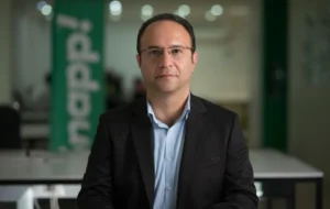 واکنش خلج به قطع سهمیه بنزین رانندگان اسنپ و تپسی : باعث گرانی کرایه ها می شود/  سهمیه سوخت حق رانندگان است