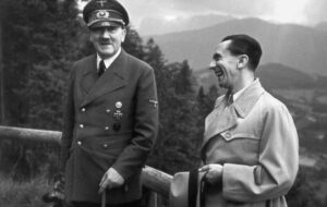 مامور سابق سیا: هیتلر هرگز خود را نکشته است ، به جزایر قناری فرار کرده