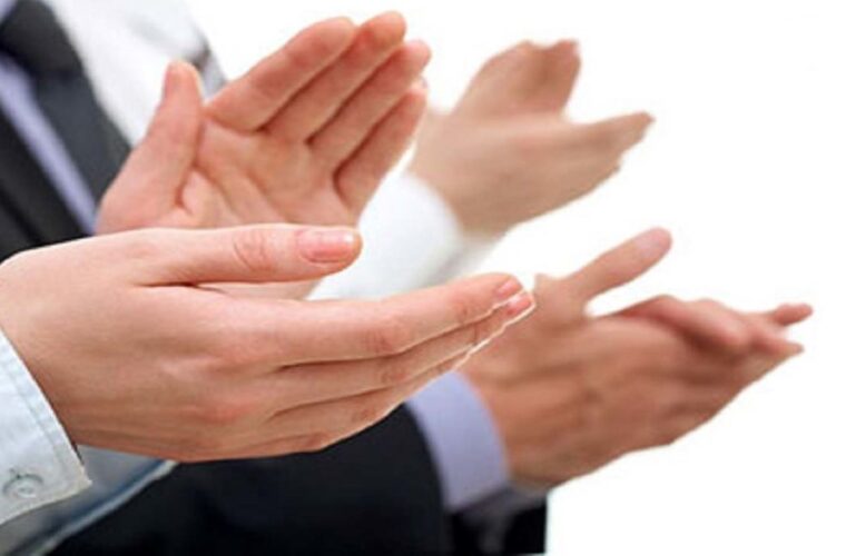 موقع کف زدن چه اتفاقی در بدن انسان می افتد؟