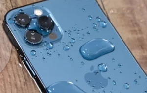 اپل می‌گوید هرگز نباید آیفون خیس را در برنج بگذارید ، باید چه کار کرد؟