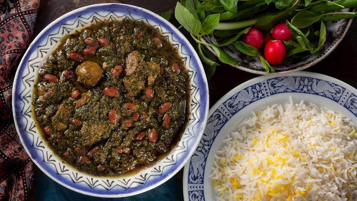 قورمه سبزی اصیل ایرانی: راز ترکیب جادویی سبزی‌ها