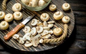 ۳ روش نگهداری طولانی مدت قارچ در فریزر بدون سیاه شدن