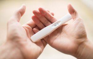 ۹ نشانه فوری بارداری در هفته اول