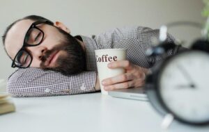 علت خواب آلودگی و کسلی در بهار چیست و چگونه با آن مقابله کنیم؟