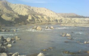 فیلم غرق شدن کامیون ۱۰ تنی در رودخانه سیمره ایلام