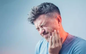 چند درمان خانگی موثر برای تسکین فوری دندان درد