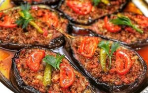 طرزتهیه بادمجان شکم پر خوشمزه به سبک شمالی ها