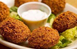 ترفندهای طلایی برای جلوگیری از وا رفتن فلافل خانگی هنگام پخت