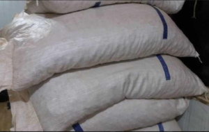 توقیف ۵ سواری شوتی در اقلید که بارشان بادام خارجی بود