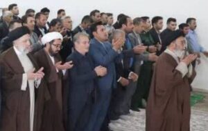 آخرین نماز سید ابراهیم رئیسی در یک روستا (عکس)