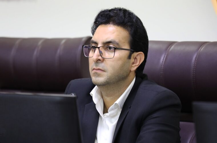 تقدیر از تلاش های کارکنان دانشگاه علوم پزشکی شیراز در روز ارتباطات و روابط عمومی