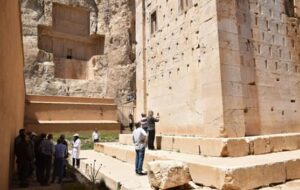 توضحیات مدیر پایگاه میراث جهانی تخت جمشید در خصوص رانش در بنای کعبه زرتشت