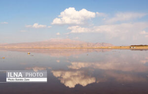 تصاویر جدیدی از دریاچه مهارلو که استخراج نمک در آن ادامه دارد