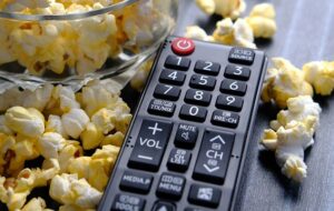 آموزش تصویری بهترین روش ها برای تمیز کردن ریموت کنترل‌ها در خانه