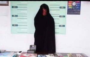 اگر این زن چادری را می شناسید شکایت کنید/مرد است