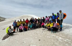 صعود کوهنوردان شیراز و طنین نام بهمن بیگی برفراز قله تفتان سیستان