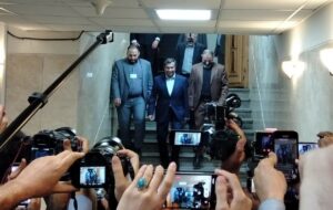 عبدالناصر همتی برای انتخابات ریاست جمهوری ثبت‌نام کرد/واکنش همتی به یک سوال