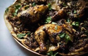 طرز تهیه مرغ با سبزی معطر غذایی خوشمزه که امانش نمی دهند