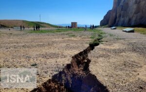 تصاویر فرونشست زمین که دارد نقش رستم را نابود می کند