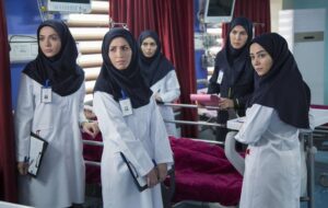 پرستاران به ستوه آمده‌اند / پایین‌ترین حقوق را در سطح کارکنان دولت دارند