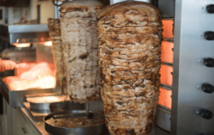 دردسر جدید شهروندان با گرانی کباب ترکی/به مردم یارانه کباب داده شود