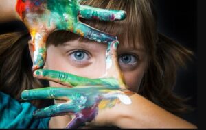 ۸ نشانه اصلی که فرزند شما بسیار با استعداد است