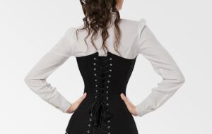 متخصصان درباره عوارض کرست باریک کردن کمر چه می‌گویند؟