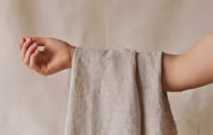 شیوه صحیح شستن لباس های لینن با دست و ماشین لباسشویی