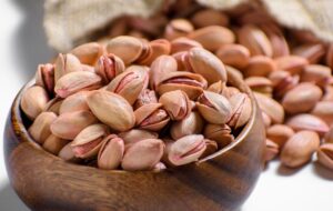 ۳ روش ساده خشک کردن پسته خیس و تازه در خانه