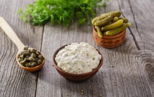 دستور تهیه سس خیار شور،بهترین گزینه برای انواع ساندویچ ها و غذاهای فست فودی