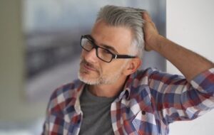 ۱۳ عادت مخربی که بعد از ۴۰ سالگی برای داشتن زندگی شاد باید ترک کنید