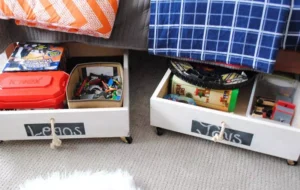 ۷ وسیله ای که هرگز نباید زیر تخت قرار دهید