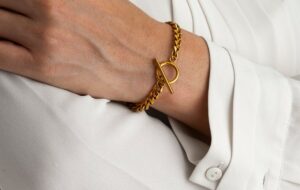 ۱۱ زیورآلات و اکسسوری تابستانی که ترند ۲۰۲۴ هستند