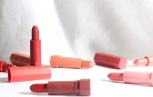 تشخیص اصل بودن رژلب تنها با ۷ ترفند ساده