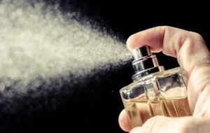 مضرات استفاده از عطر برای بدن و راه های مقابله با عوارض ناشی از آن
