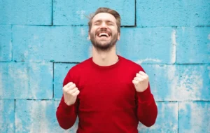 ۱۰ عادت افراد شاد که هرگز انجام آنها را فراموش نمی کنند