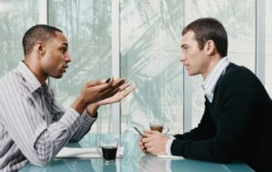 با بکارگیری این ۱۰ تکنیک روانشناسی در هر بحثی پیروز شوید