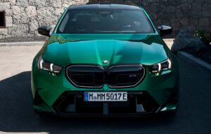 رونمایی از سنگین‌ترین و قدرتمندترین بی‌ام‌و M5 تاریخ در آلمان