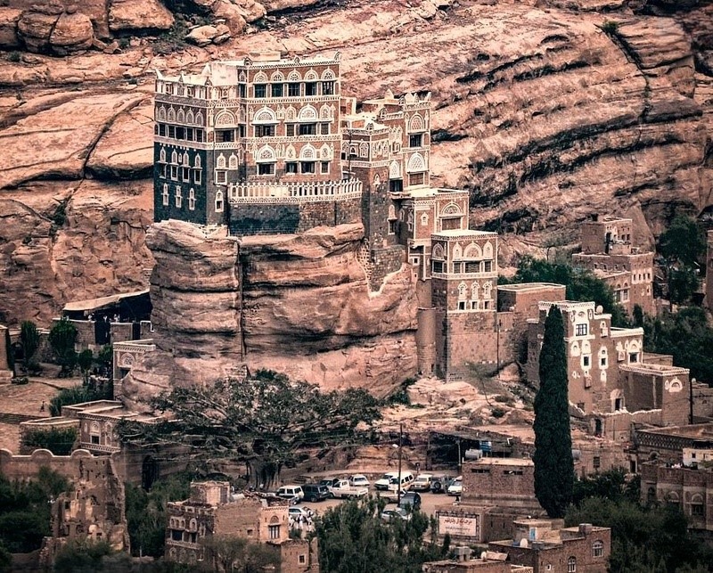 : Dar al-Hajar Palace (Stone Palace), the summer residence of Yahya Muhammad Hamiduddin, the former ruler of Yemen.