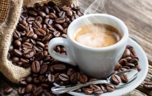 با مشاهده این نشانه های عجیب روی زبانتان دیگر قهوه نخورید