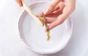 ۹ روش موثر برای برق انداختن طلا در خانه