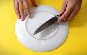 روش های مختلف تیز کردن چاقو با وسایل ساده و دم دستی