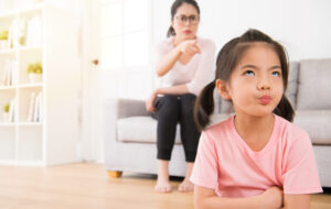 چند راهکار برای تنبیه کودکی که حرف گوش نمی دهد